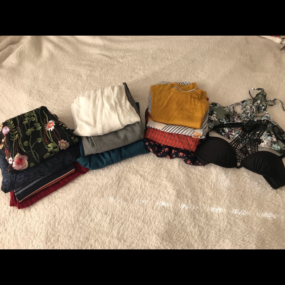 13 women’s clothing items!!